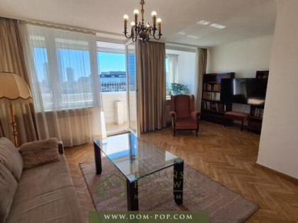 Umeblowane 3 pokoje, klimatyzacja, parking, metro.