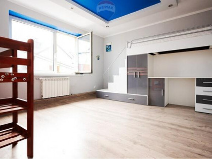 Mieszkanie z ogródkiem i budynkiem gospodarczym