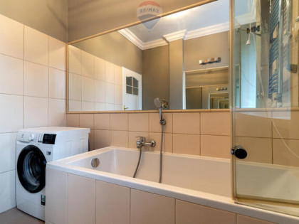 Metro, kamienica, po malowaniu