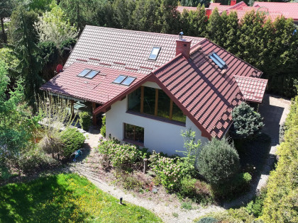 Dom pod Warszawą w ponadczasowym stylu.