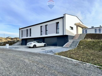 Nowy dom w Starym Bielsku | Garaż dwustanowiskowy