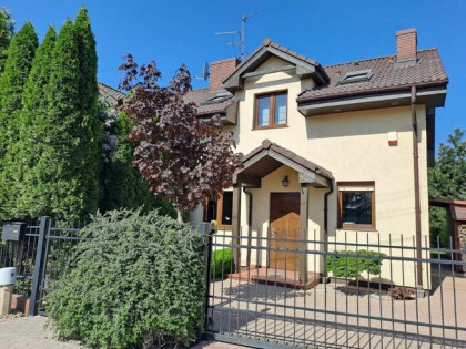 Dom bliźniaczy w Luboniu