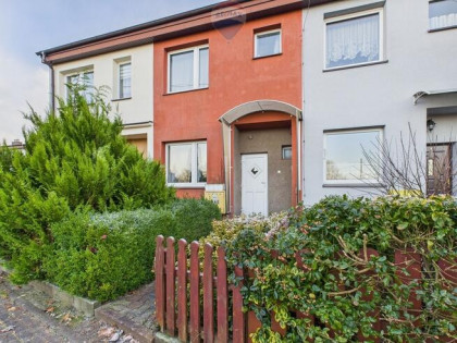 Dom szeregowy + działka + garaż = 3 w 1.