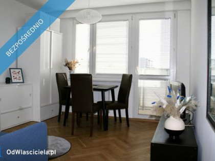 Bezpośrednio. Widna kawalerka przy Polu Mokotowskim