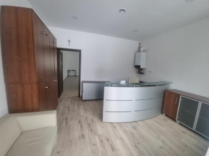 Lokal użytkowy z dużą ogrodzoną działką