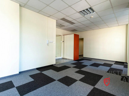 Lokal biurowy z miejscem postojowym | 63 m2