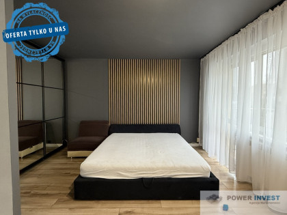 Dwa pokoje, pierwsze piętro, balkon, piwnica, park