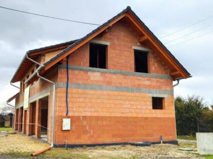 Dom sprzedaż pow. 270 m2, dz. 4,5 ar Dębie