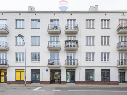 Lokal z charakterem -  cegła i duże witryny