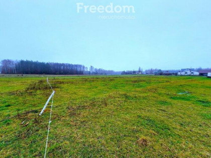 Działka budowlana w zaciszu Stromieckiej wsi