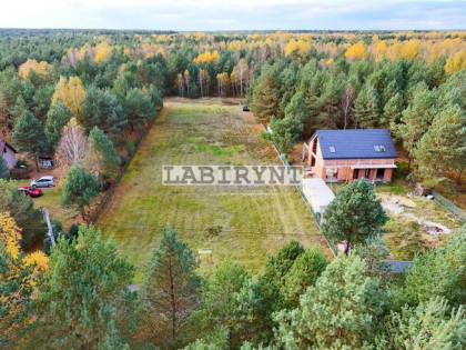 Prusicko 1171m2, budowlana, 27x43, w lesie, media