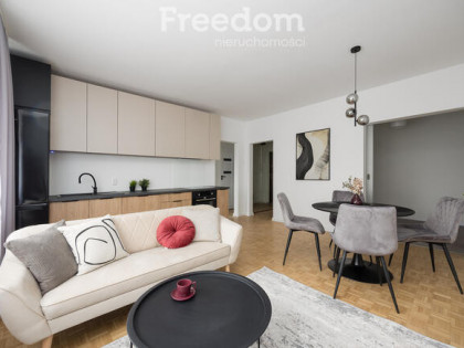 2 pokoje + gabinet, odświeżone, przy Metrze