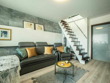 Dwupoziomowe mieszkanie na zamkniętym osiedlu