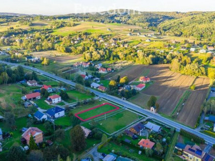 Działka budowlana przy drodze asfaltowej