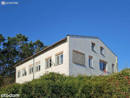 Duże na 3 piętrach z pokojami na wynajem i inne usługi