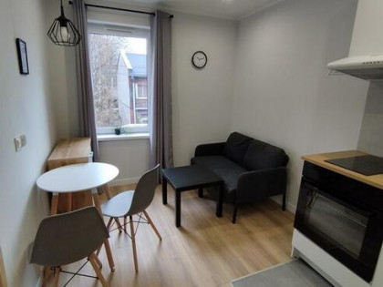 Wynajmę jasne 2 pokoje przy ulicy Skarbnika 21