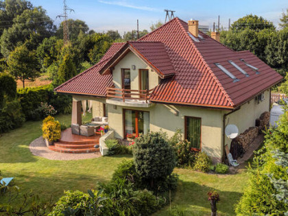 Tychy dom na przepięknie zagospodarowanej działce. Zapraszam