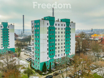 Zadbane i przestronne z balkonem. Do wejścia.