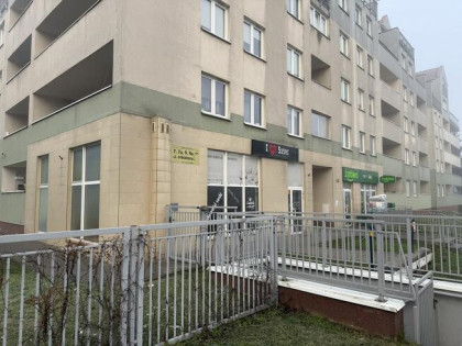 Lokal handlowy z witrynami 70m2, GAJ, obecnie restauracja su