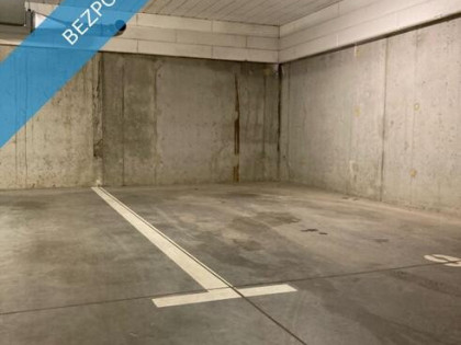 Miejsce postojowe w garażowcu - Nowa Cukrownia.