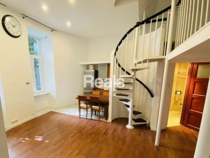 Mokotowska dwupoziomowe z garderobą