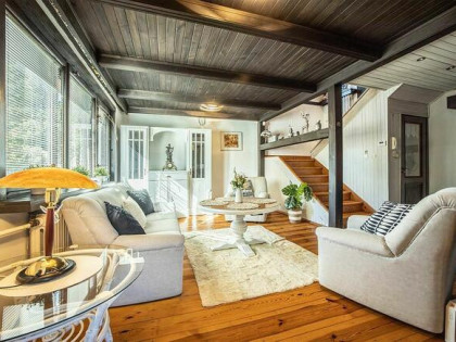 Dom z charakterem i ogrodem pełnym zieleni Stoki