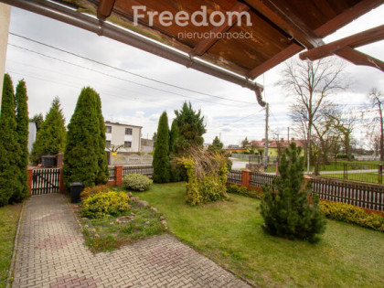 Dom wolnostojący z garażem w Wielowsi