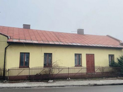 Dom z potencjałem na dużej działce.