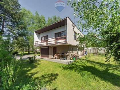 Dom lub biuro z dużym ogrodem w centrum Komorowic