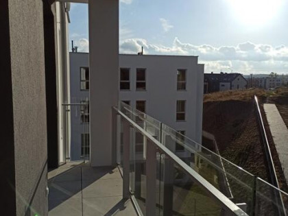 4 pokoje, 2 miejsca w hali nowe