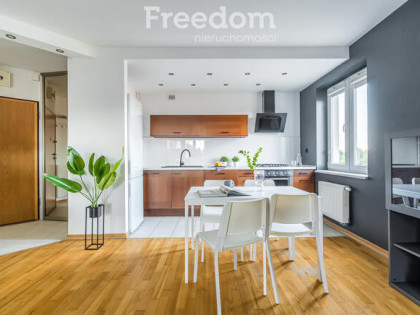 Zamknięte osiedle,  m.postojowe i komórka w cenie