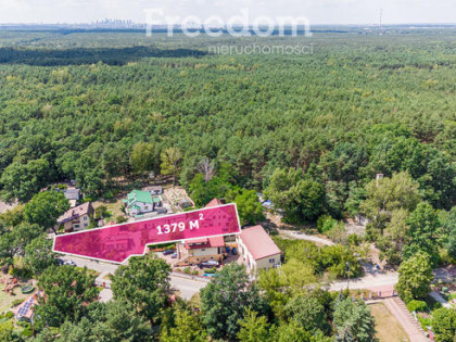 Działka 1379 m2 z zabudową 2 domów w Wesołej