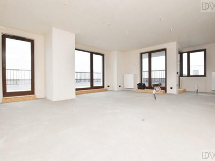 4 pokoje,3 m.postojowe,taras 40 m2,widok na Wawel