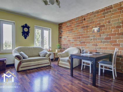 3 pokoje / ul. Warszawska / II piętro / 86 m2 / kominek