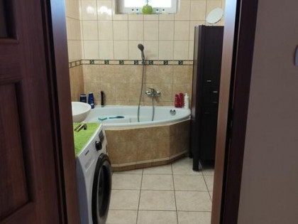 Dom dwurodzinny z garażami i dużą działką