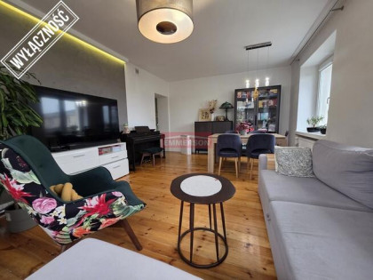 3 pok do wejścia jasne tramwaj