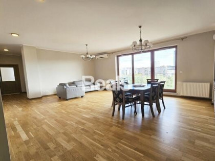 4 pokoje. W cenie  Garaż i Komórka! Klimatyzacja