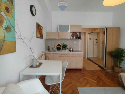 Kawalerka 100m od Plant - z Parkingiem!!!