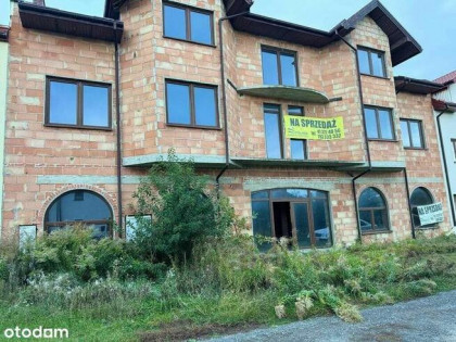 Budynek mieszkalno - usługowy.