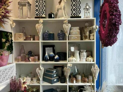 ODSTĄPIĘ / ODSPRZEDAM DZIAŁAJACĄ DOBRZE PROSPERUJĄCĄ KWIACIA