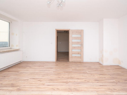 Dwupokojowe mieszkanie na parterze.