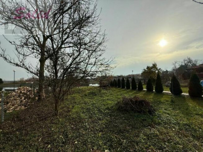 Lokal z działką blisko jeziora idealny pod remont