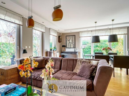 Bliźniak 6 pokoi z garażem i ogródkiem