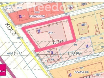 Duży budynek mieszkalny z garazem i magazynami