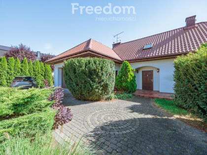 Przestronny dom w zacisznej okolicy