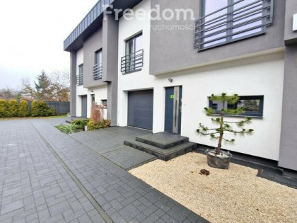 Atrakcyjny segment z ogródkiem i garażem