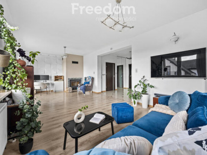 Nowoczesny dom w segmencie, 2 miejsca postojowe