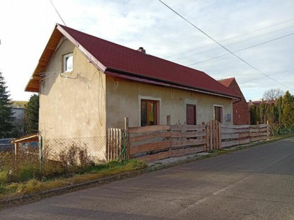 Dom z budynkiem na warsztat garaż