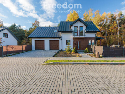 Nowoczesny dom przy lesie