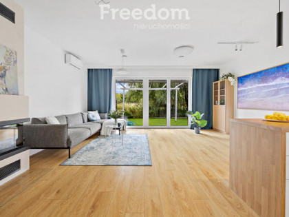 Nowoczesny segment z ogrodem i dużym poddaszem